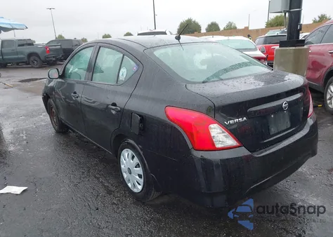 2015 Nissan Versa 1.6 S z USA, uszkodzony, nr VIN 3N1CN7AP5FL954955